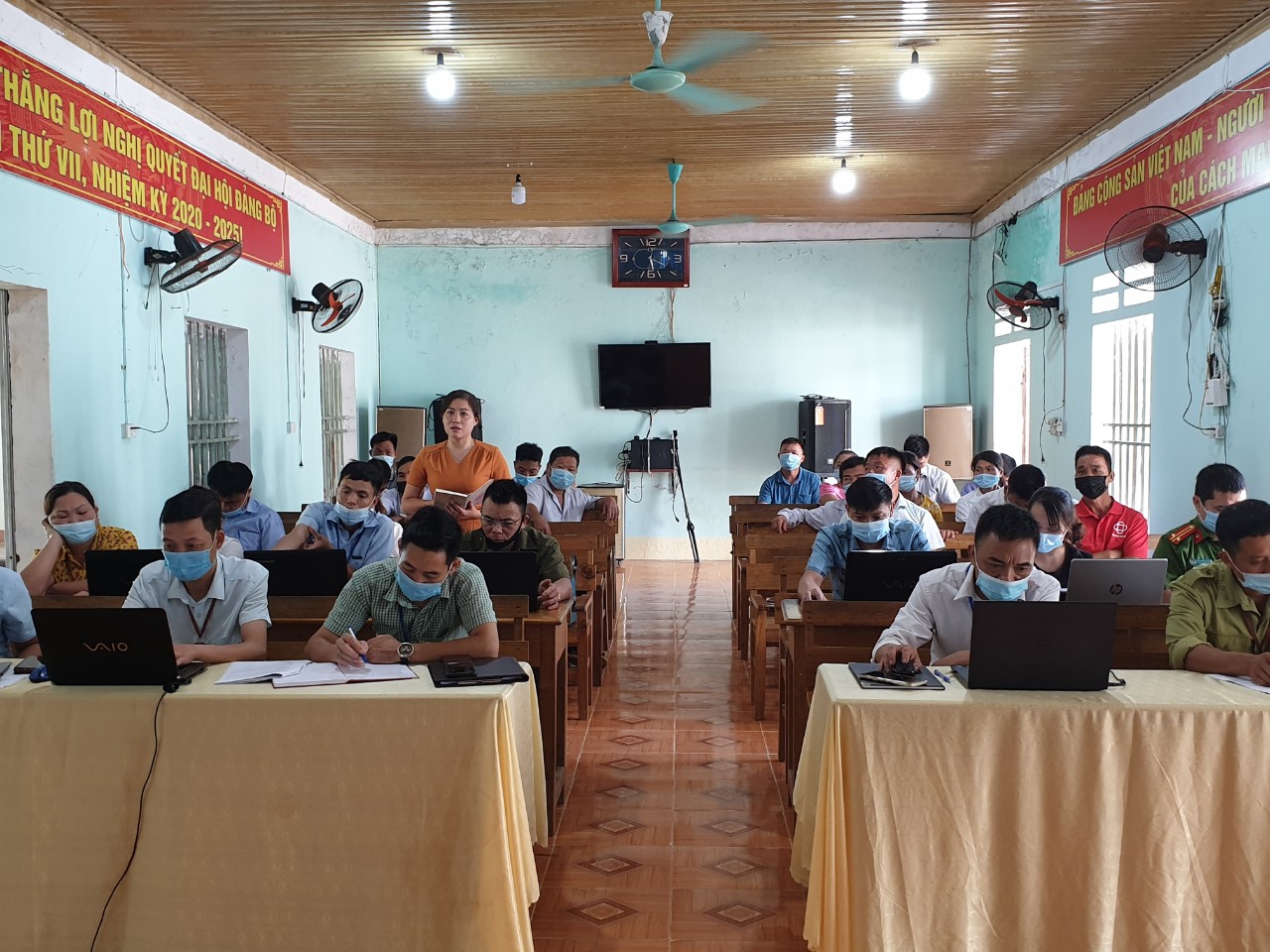 Tổ đại biểu số 01 Hội đồng nhân dân huyện Bắc Quang tiếp xúc cử tri tại xã Tân Lập