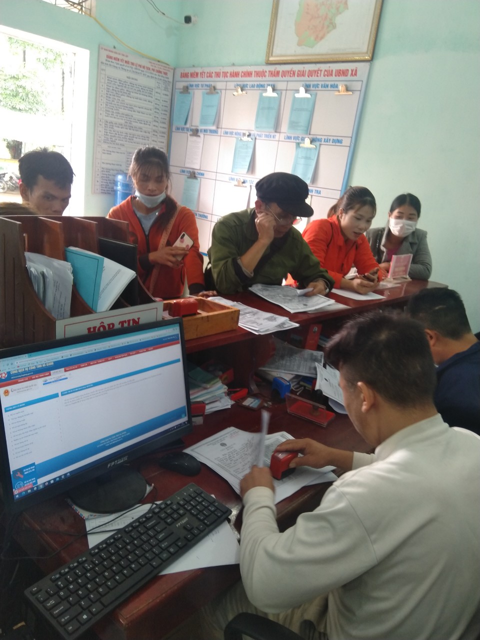 Ủy ban nhân dân xã Tân Lập tăng cường thực hiện giải quyết thủ tục hành chính trên dịch vụ công trực tuyến