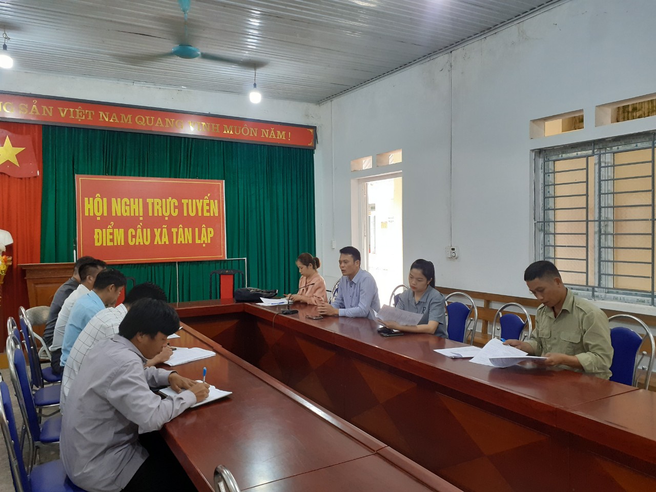 Phòng Lao động - TB&XH huyện kiểm tra tiến độ công tác rà soát hộ nghèo tại xã Tân Lập