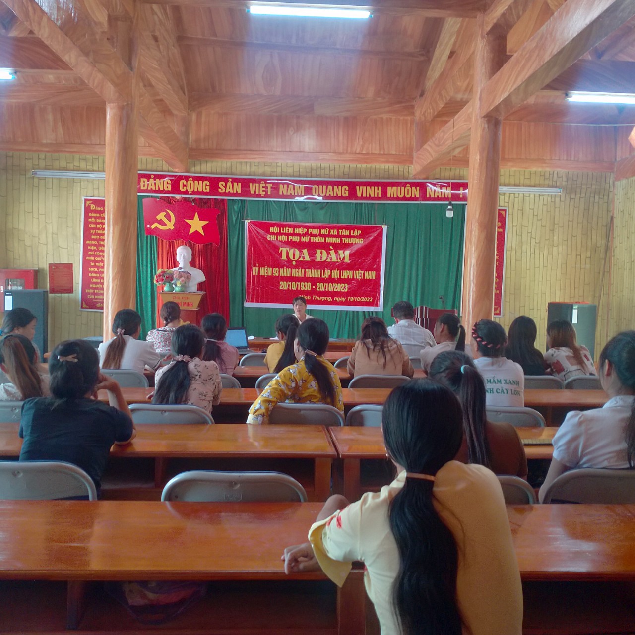 Chi hội Phụ nữ thôn Minh Thượng, xã Tân Lập tổ chức tọa đàm Kỷ niệm 93 năm ngày thành lập Hội LHPN Việt Nam